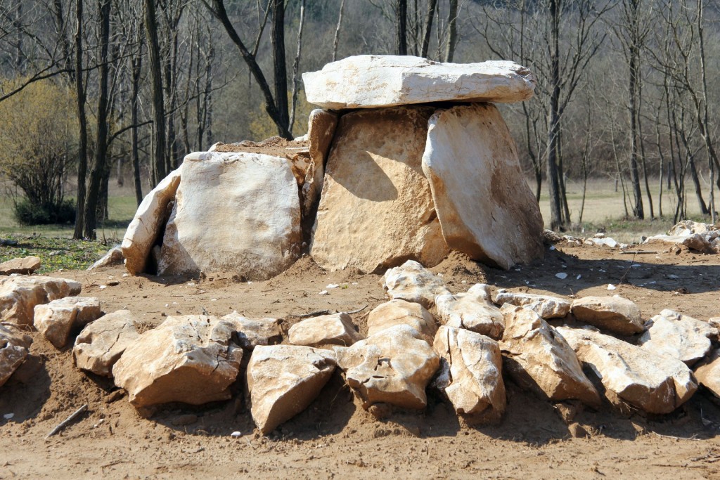 8 tomb Bronze Age Frutak Kujava