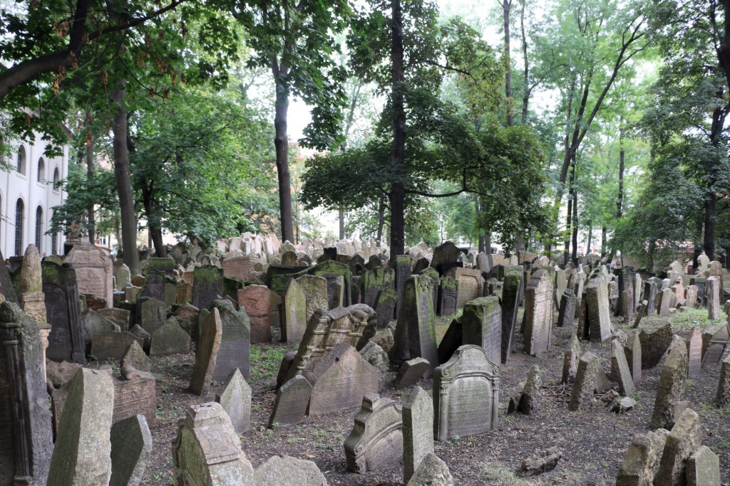 prague2-jewish-graveyard