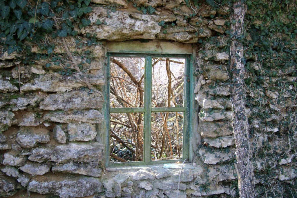ruined house in Frutak Bjelopavlici7