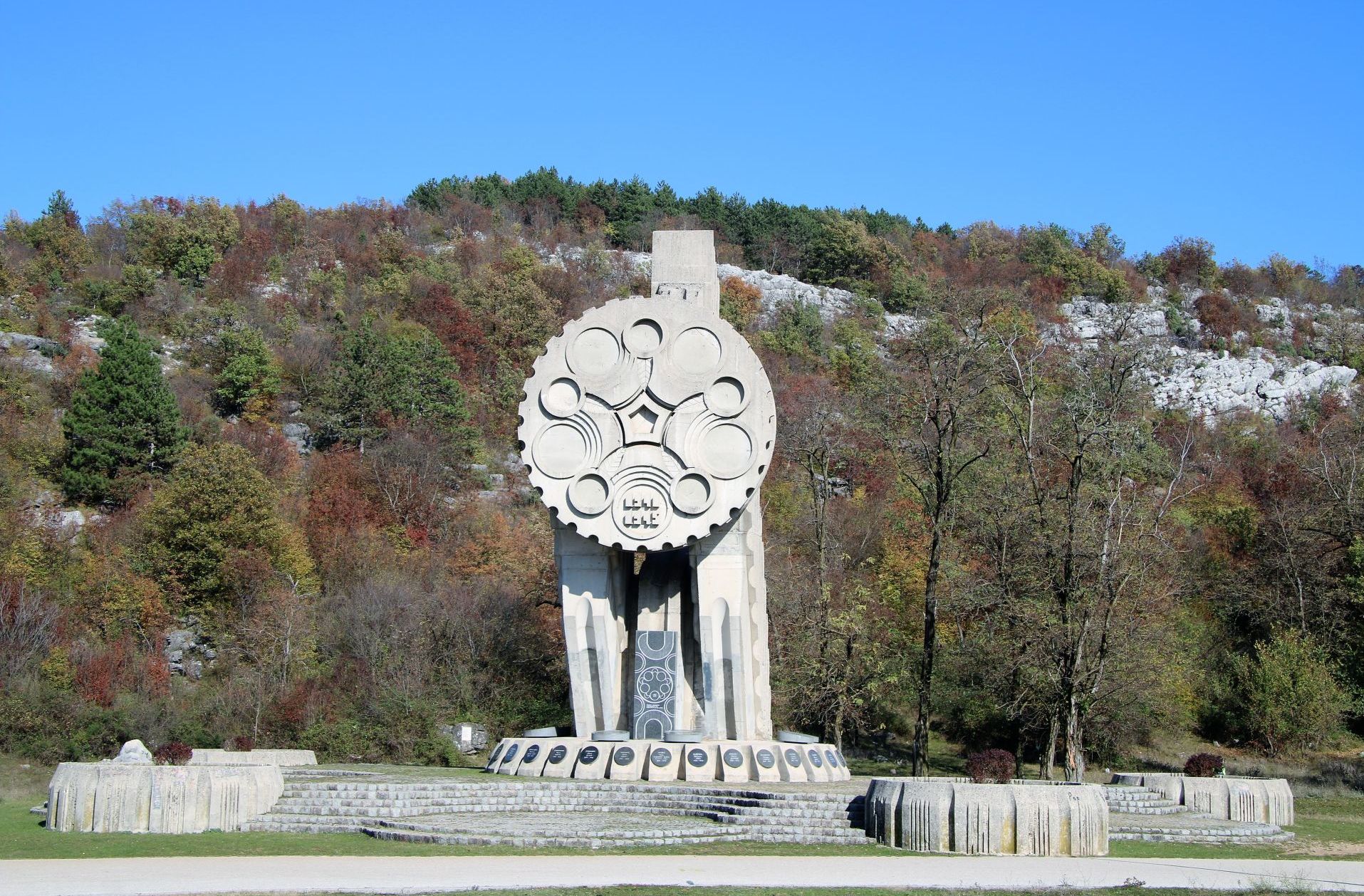 war monument Niksic