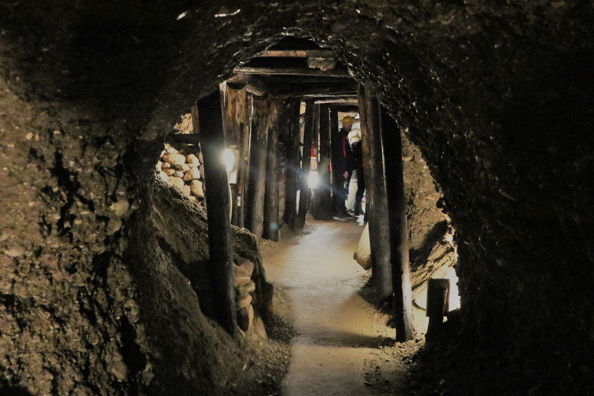 Ravne tunnels