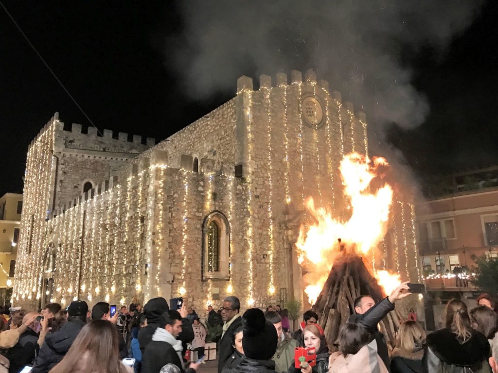 Taormina Christmas bonfire2