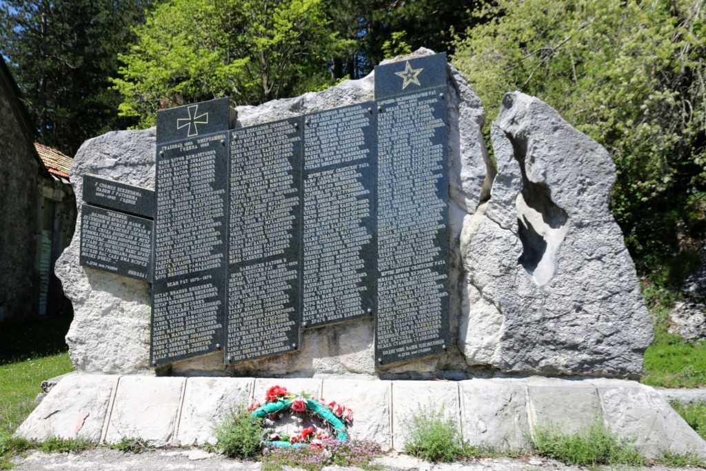 war monument Čeklići