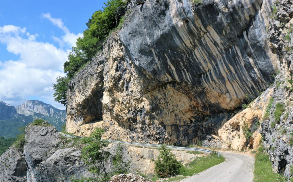 road near Duži