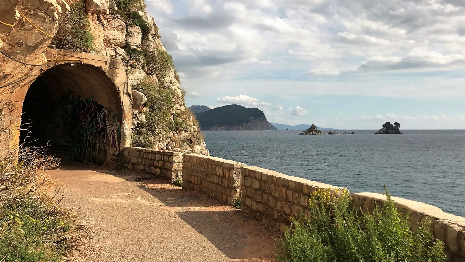 walking trail Petrovac Perazića Do