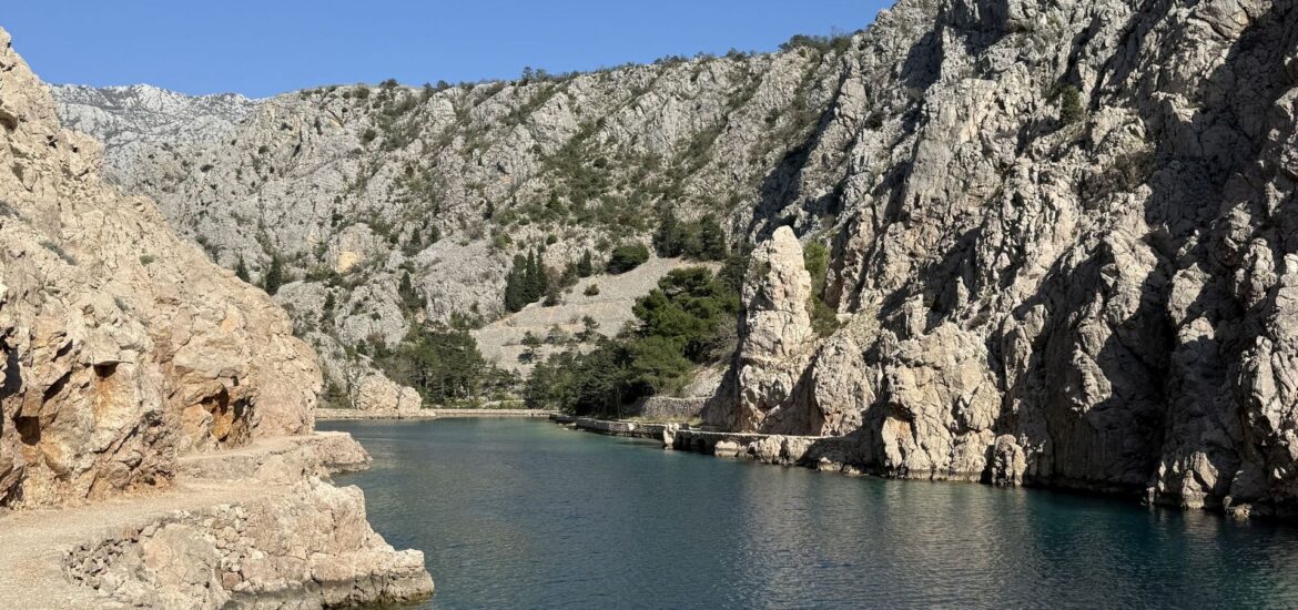 Zavratnica cove